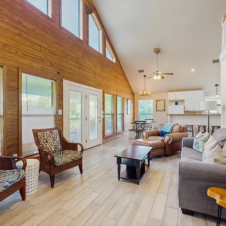 Ruff Lakehouse On Lake Lbj